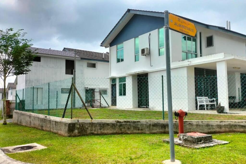 Iris 55 Corner Lot House Spacious Outdoor With Wi-Fi Johor Bahru Zewnętrze zdjęcie